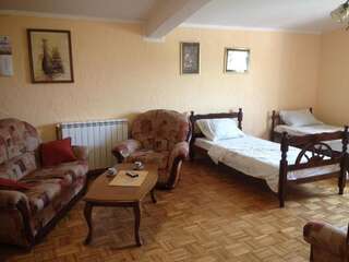 Гостевой дом Guest House Vukmarković Сутоморе Просторный двухместный номер с 2 отдельными кроватями-1